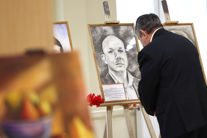 Проверка хода капремонта Центра культуры и творчества «Родники» в Волоколамске Губернатором Подмосковья