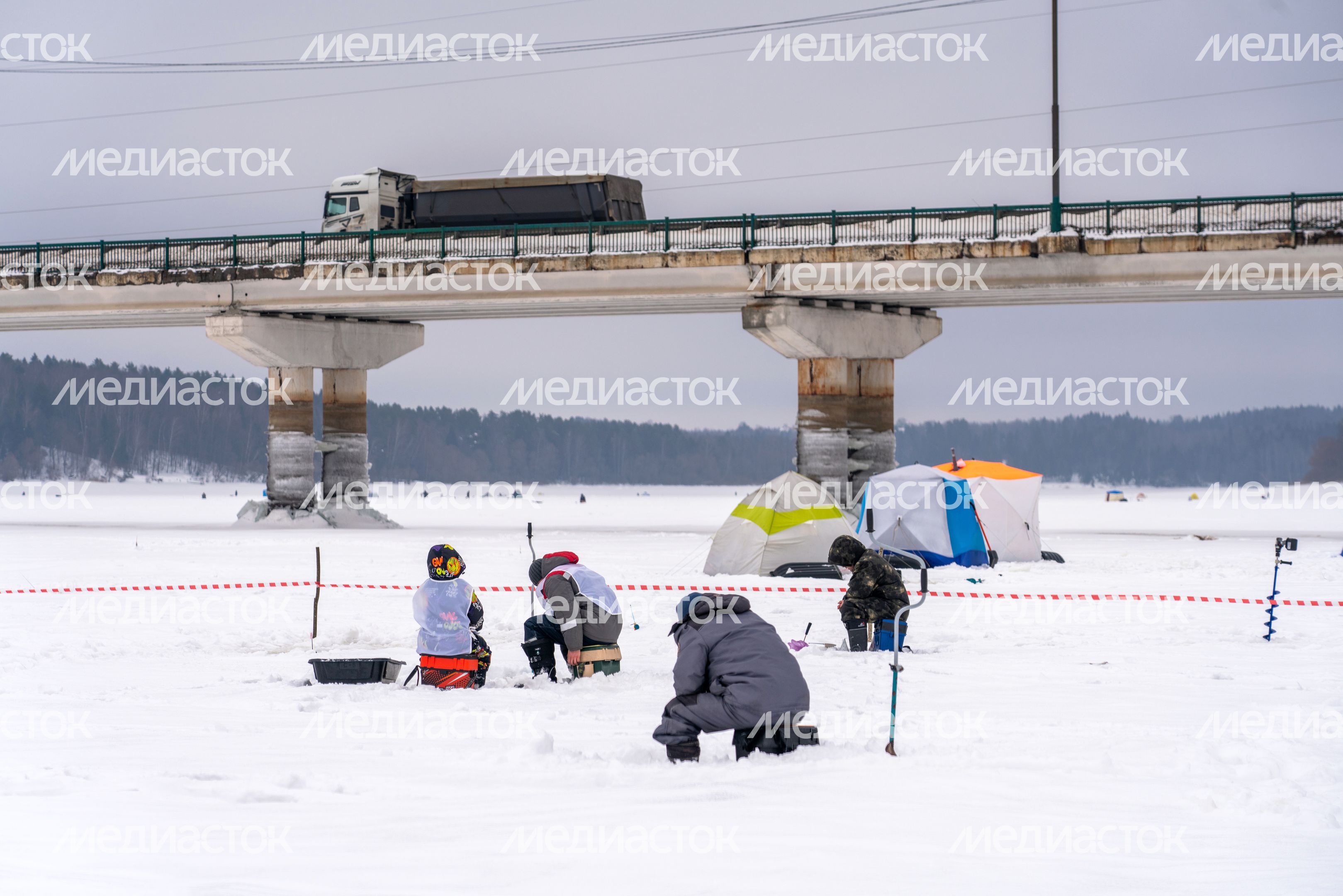 Зимняя рыбалка на Озернинском водохранилище в Рузском округе Зимняя рыбалка на Озернинском водохранилище в Рузском округе