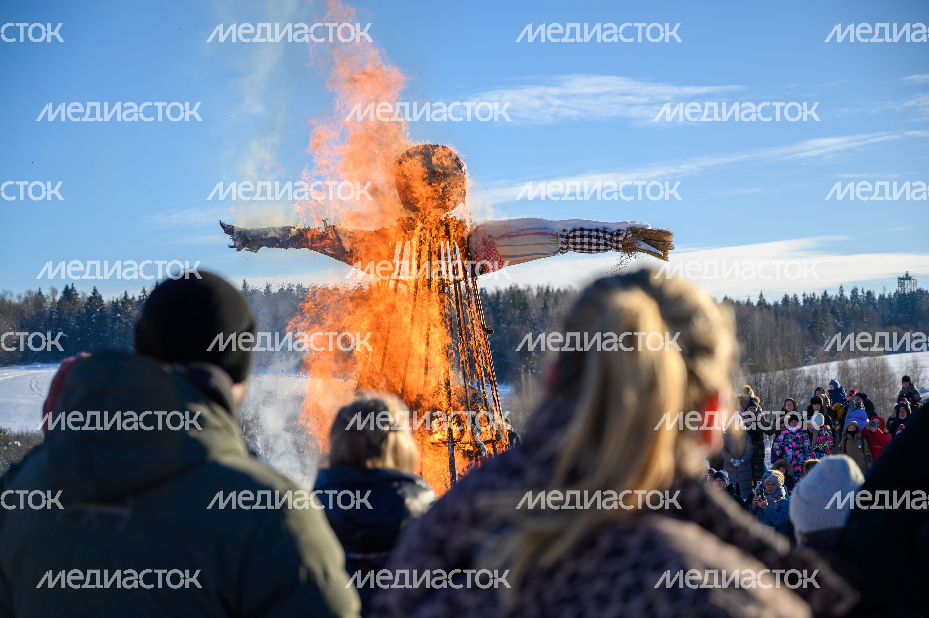 Сожжение чучела на Масленице в Мураново Сожжение чучела на Масленице в Мураново