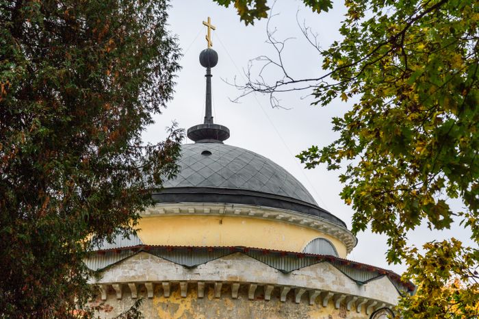 Храм-мавзолей Волконских в усадьбе Суханово Ленинского округа
