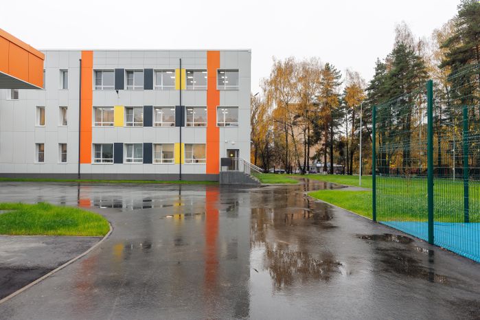 Средняя школа №18 в деревне Черное округа Балашиха после капитального ремонта