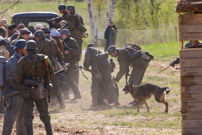 Военно-историческая реконструкция "Успех в единстве поколений" в Химках