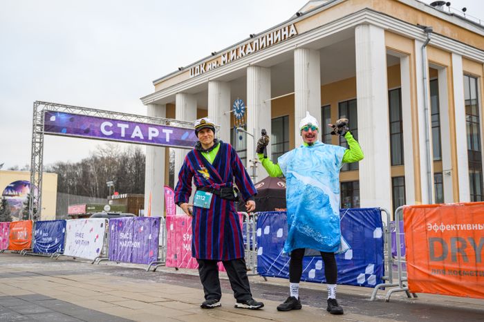 Новогодний забег в карнавальных костюмах Space Carnival 2024 в Королеве