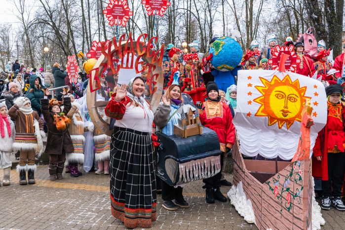 Новогодний уличный карнавал в Клину