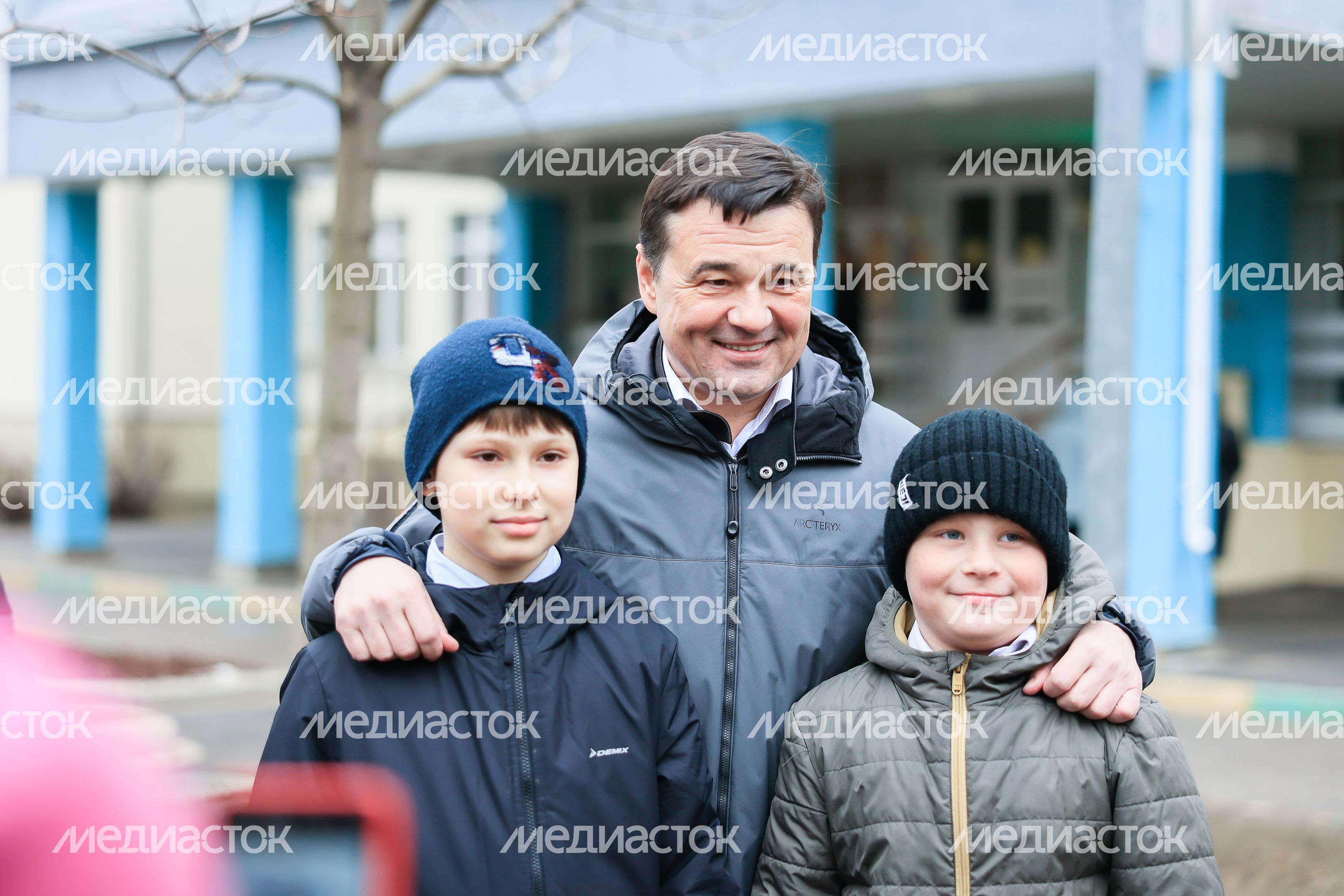 Проверка хода строительства пристройки к школе №14 в Долгопрудном Губернатором Подмосковья
