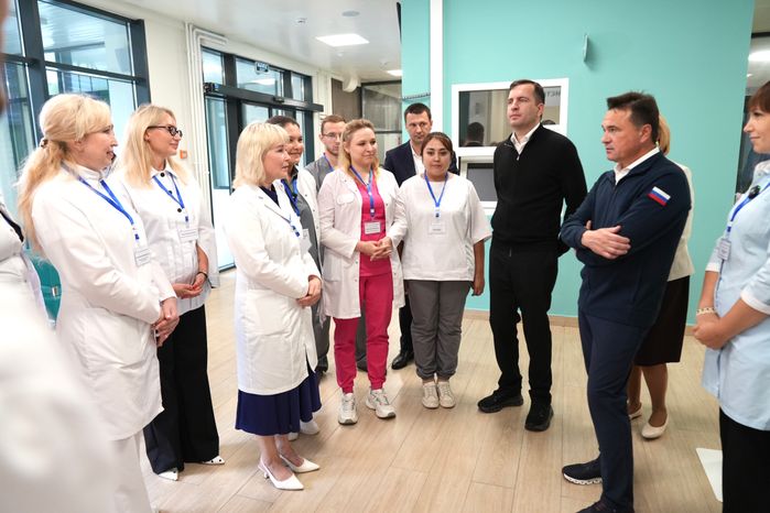Андрей Воробьев проверил работу комплексной поликлиники в пгт Свердловский г.о. Лосино-Петровский