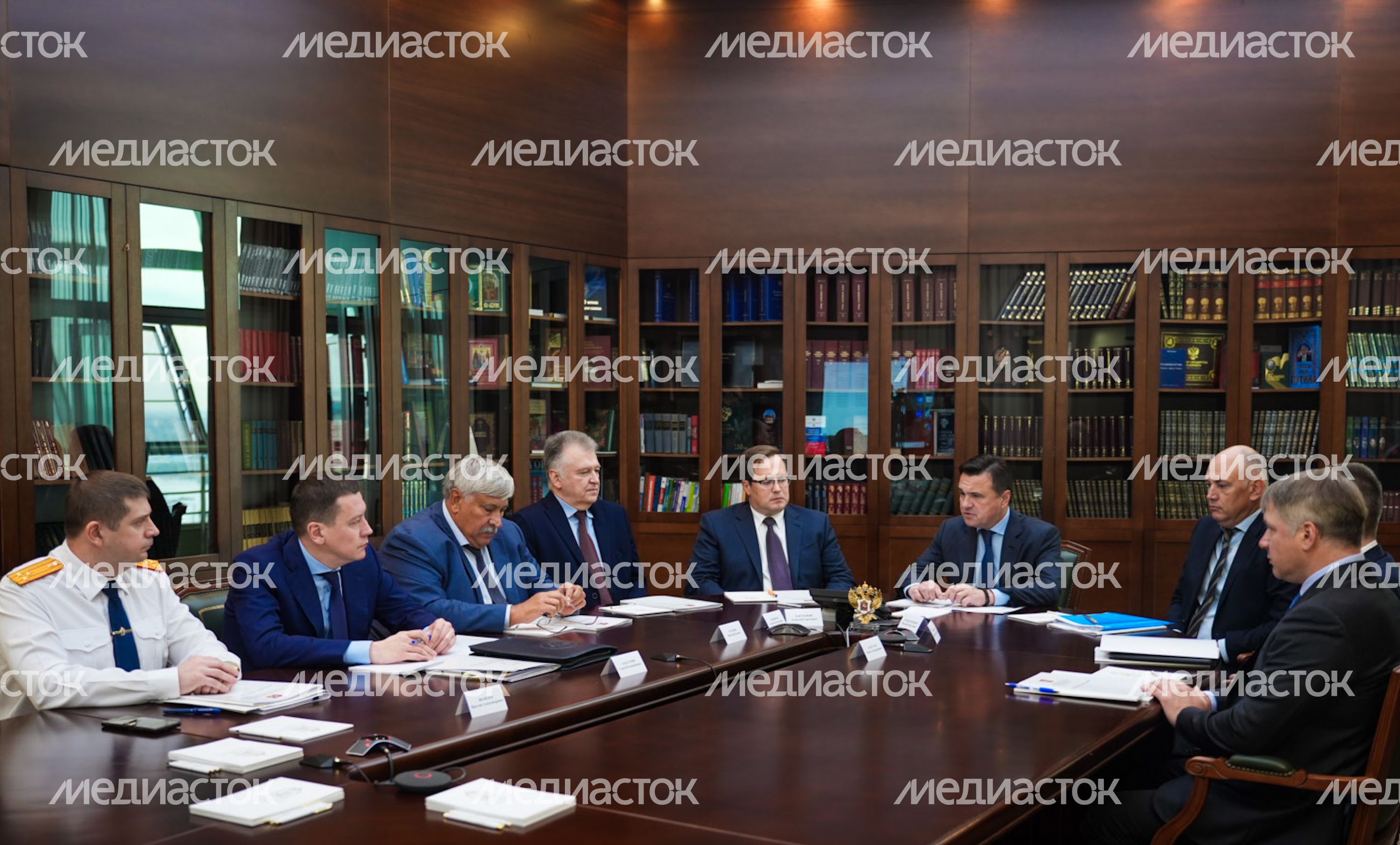 Андрей Воробьев обсудил на оперативном совещании подготовку к отопительному сезону и ограничения на работу мигрантов Андрей Воробьев обсудил на оперативном совещании подготовку к отопительному сезону и ограничения на работу мигрантов