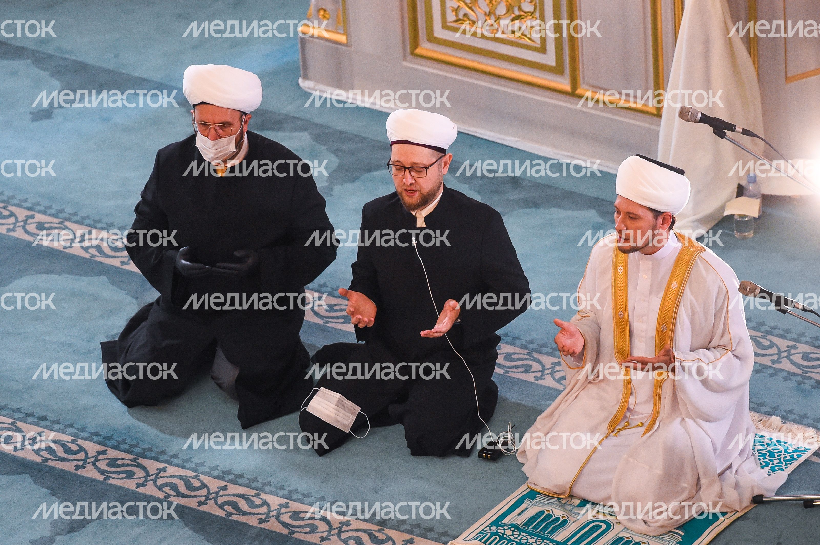 Утренняя молитва по случаю праздника Курбан-Байрам Утренняя молитва по случаю праздника Курбан-Байрам