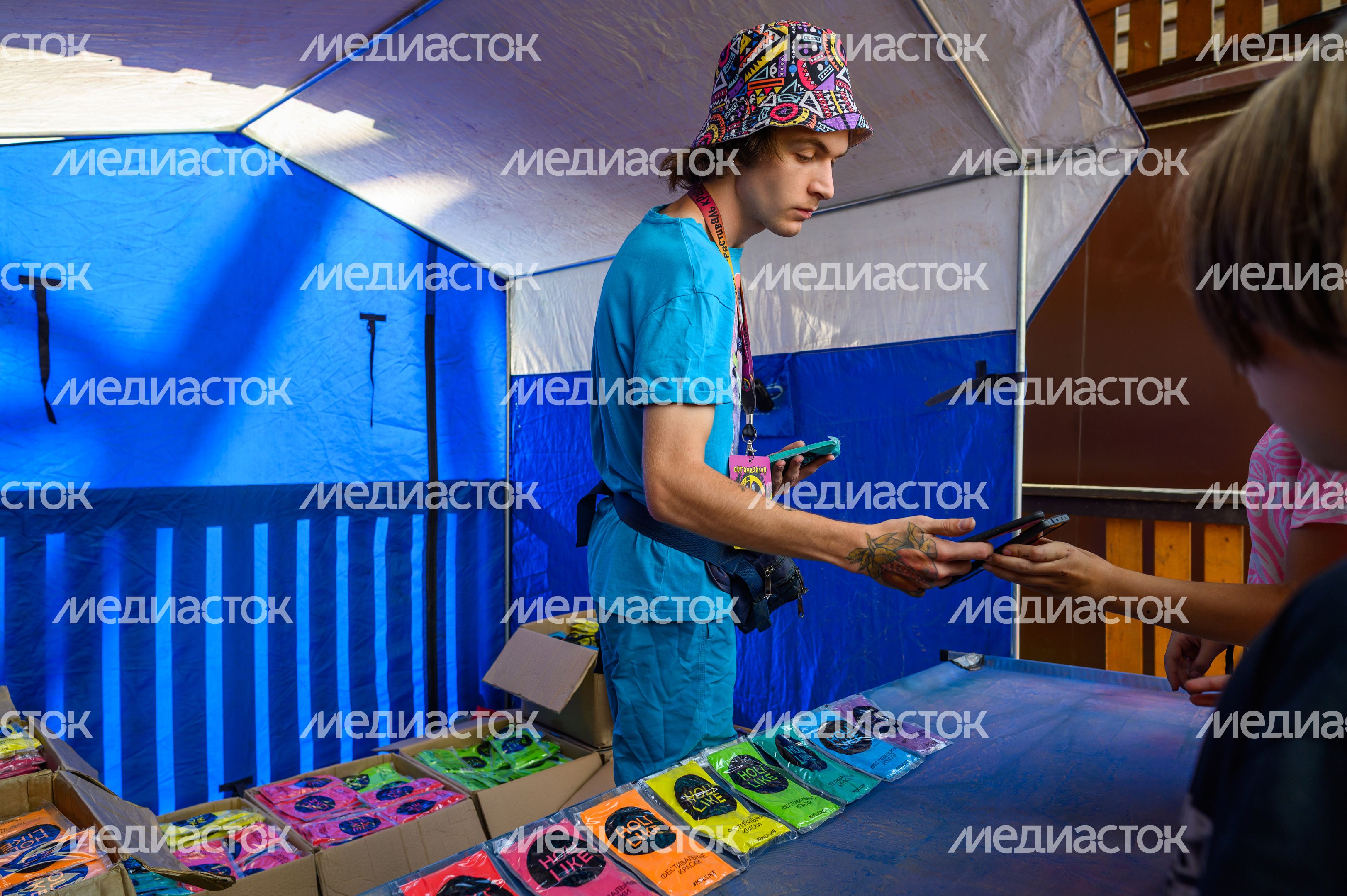 Фестиваль красок Holi Dance в Наташинском парке в Люберцах