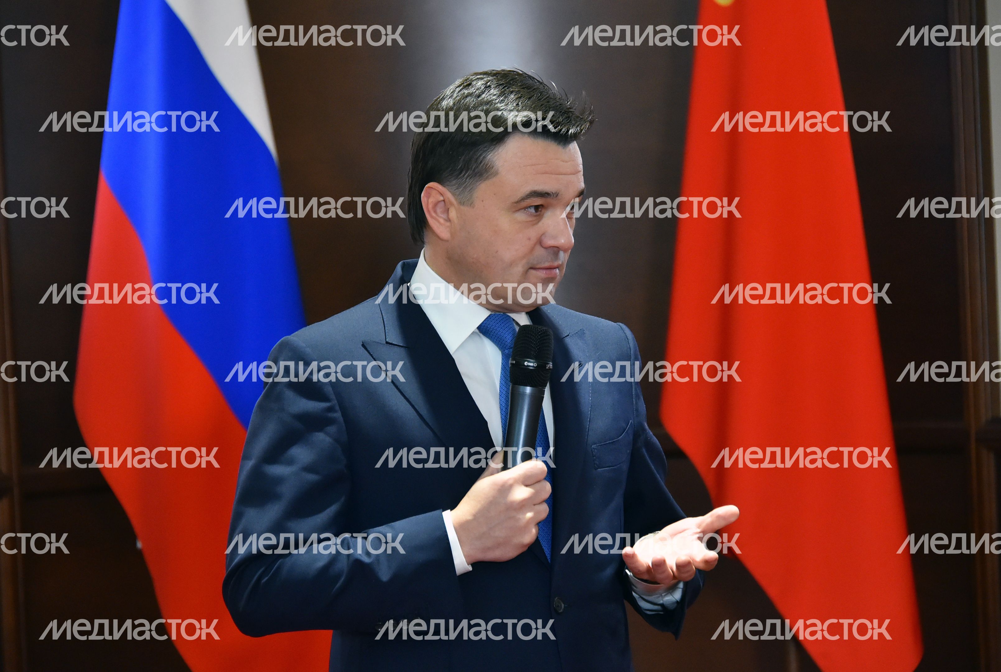 А. Воробьев вручил премии молодым ученым