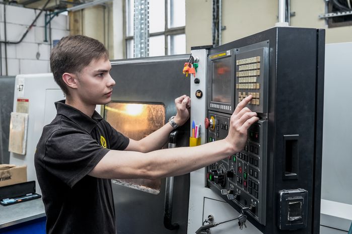 Производственный цех подмосковного оружейного завода