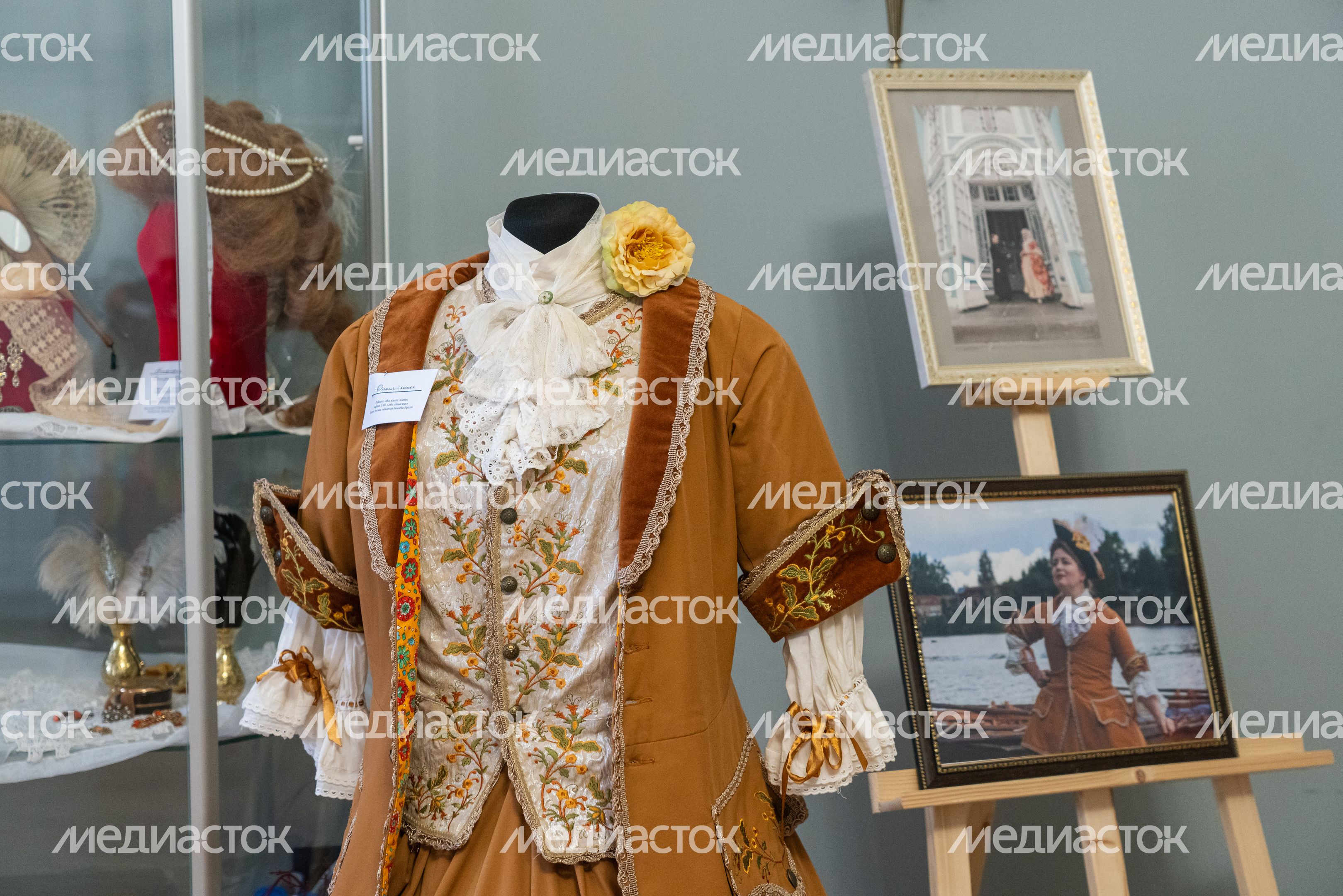 Выставка художника по историческим костюмам Л. Ивановой в усадьбе Знаменское-Губайлово Выставка художника по историческим костюмам Л. Ивановой в усадьбе Знаменское-Губайлово