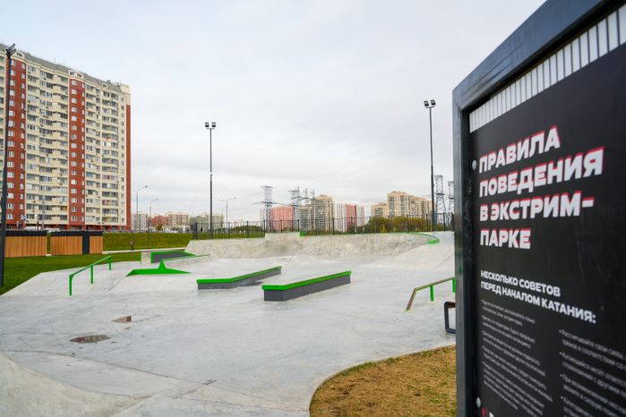 В Люберцах благоустроили парк "Дружба" с пешеходным мостом через озеро Черное