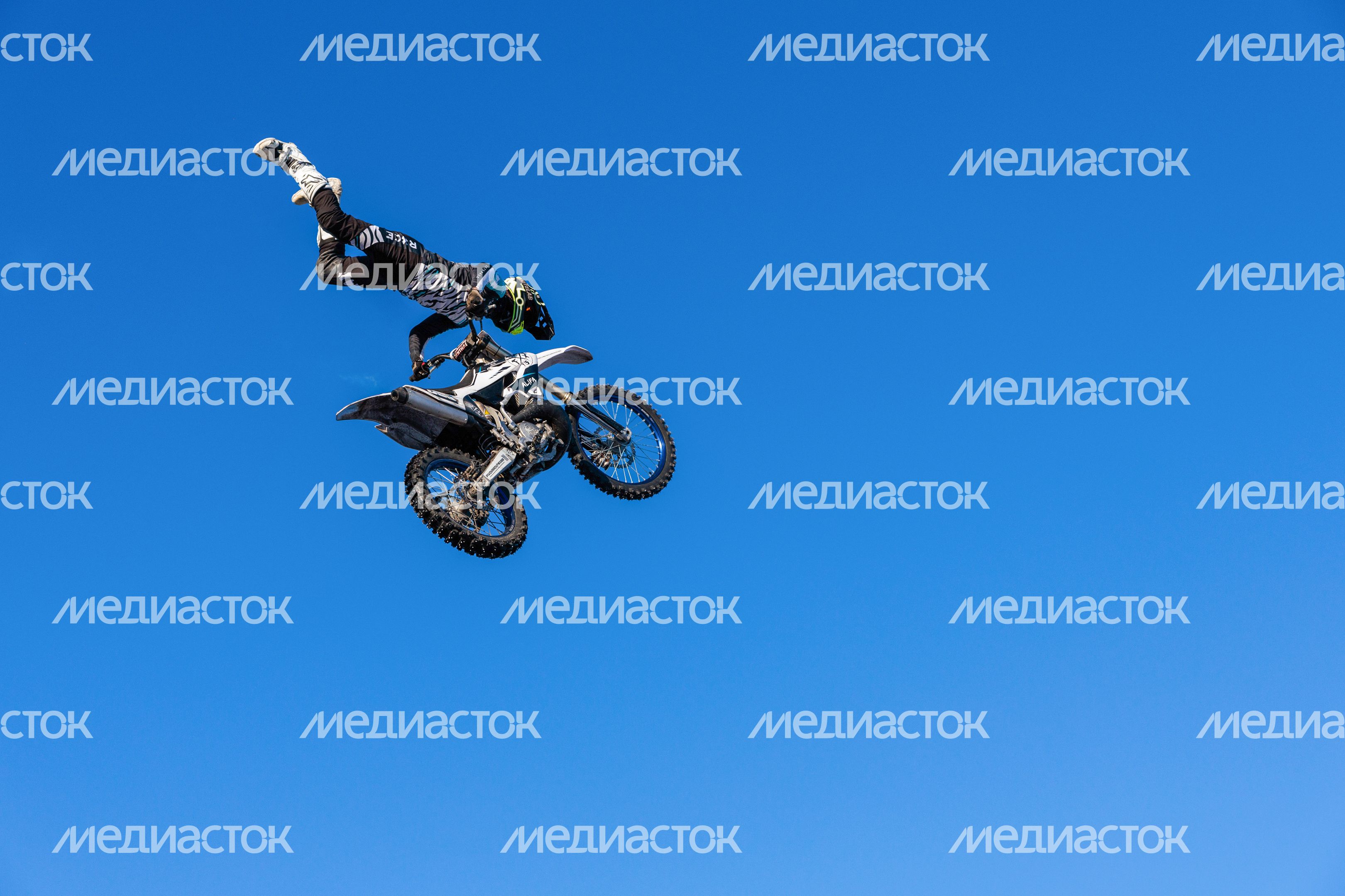 Зимний фристайл-мотокросс от команды FMX13 в Одинцово Зимний фристайл-мотокросс от команды FMX13 в Одинцово