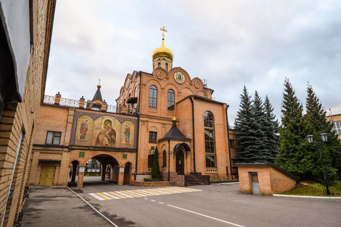 Храм во имя преподобного Серафима Саровского в рабочем поселке Софрино города Пушкино Сергиево-Посадского округа