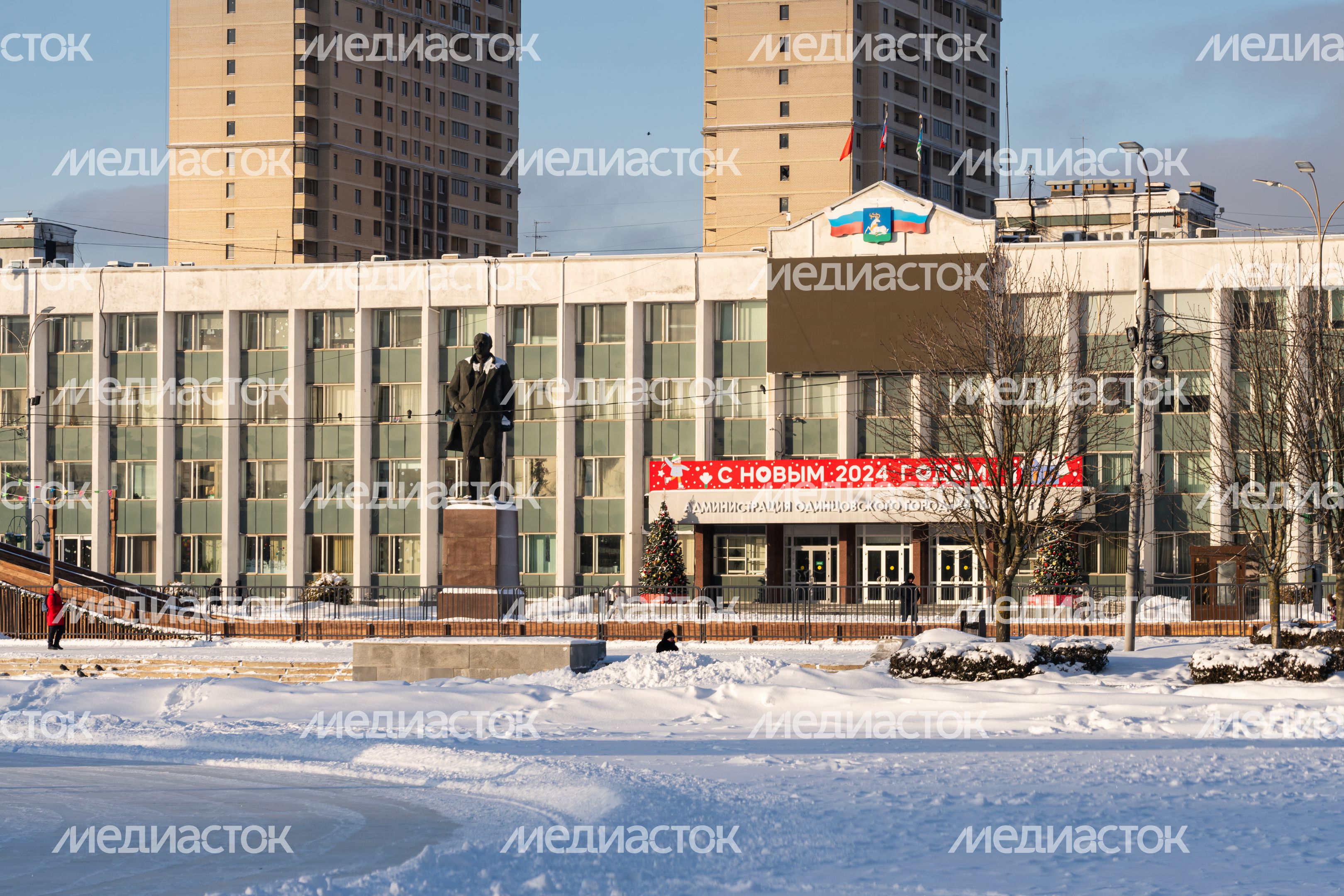 Администрация города Одинцово и памятник Ленину