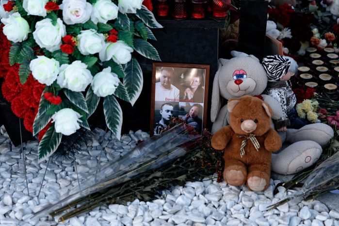 Мемориал в память о жертвах теракта в «Крокус Сити Холле» в Красногорске