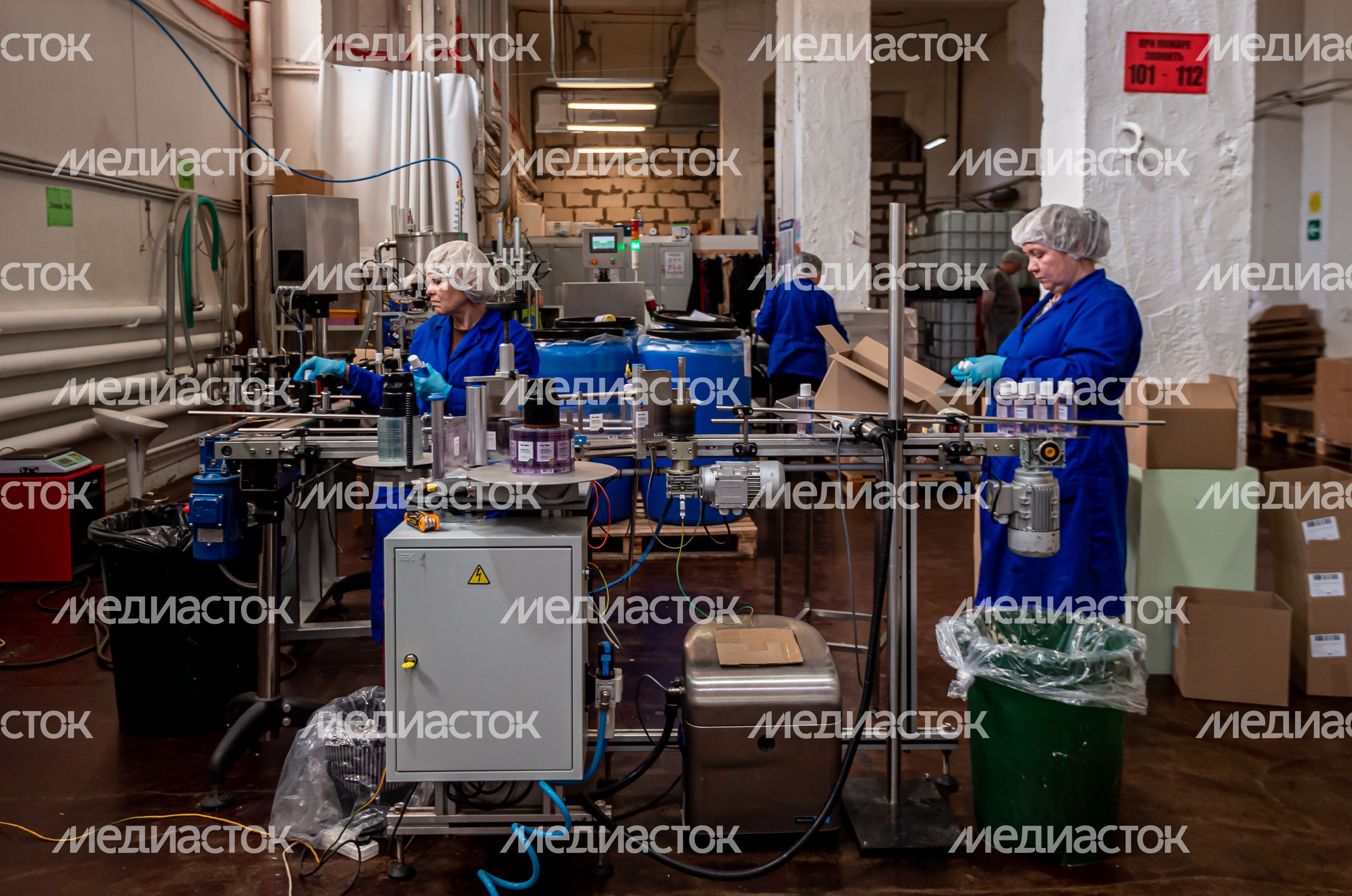 Процесс работы фабрики косметического бренда Mixit