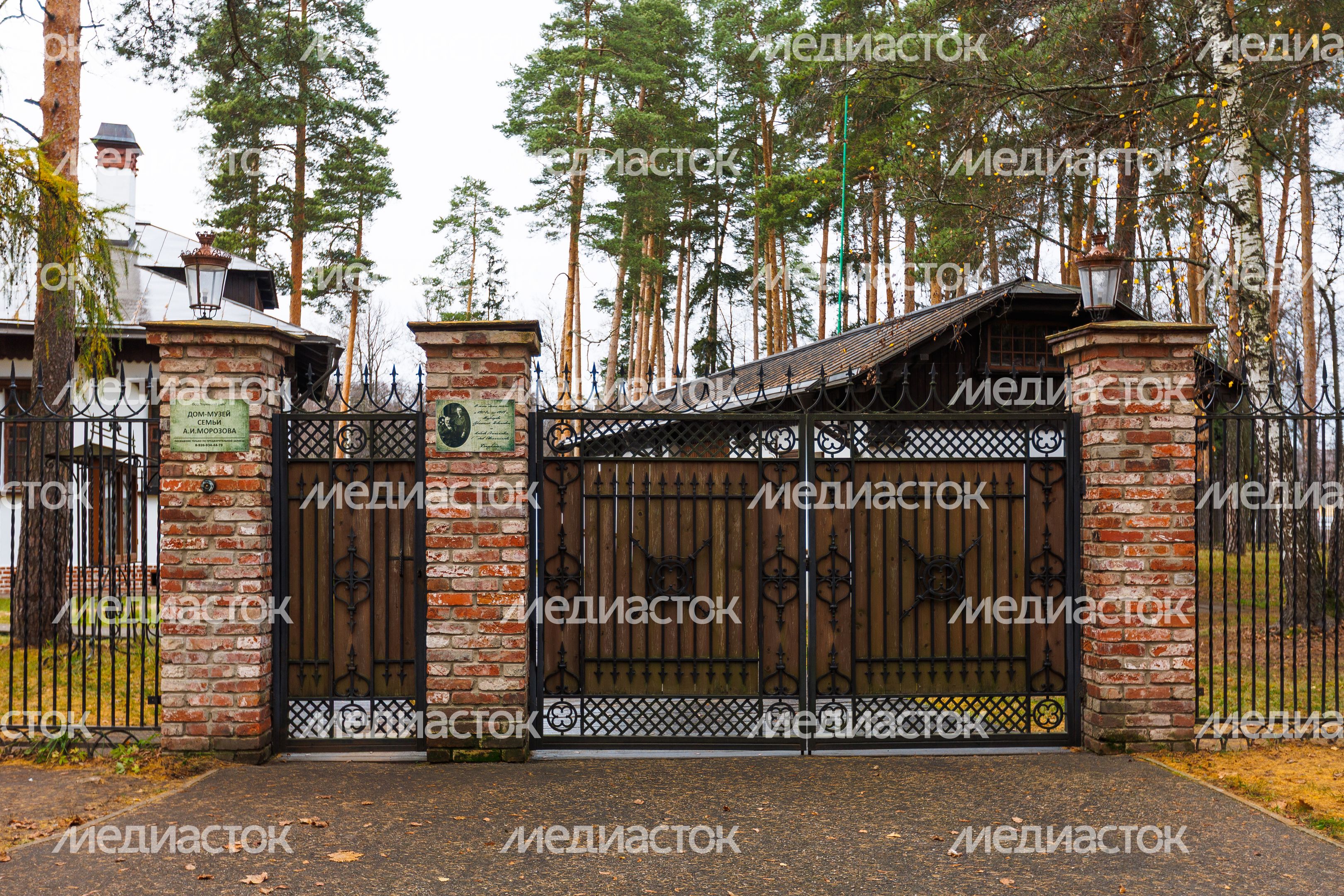 Глуховский парк в Ногинске осенью Глуховский парк в Ногинске осенью