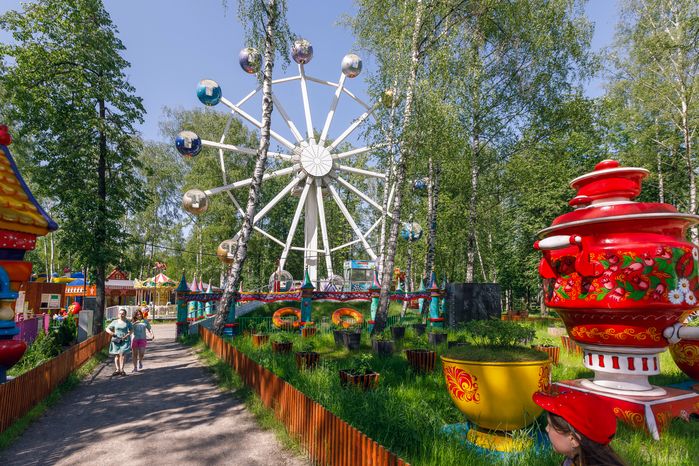 Аттракционы в Центральном парке культуры и отдыха «Пушкинский» в Пушкино летом