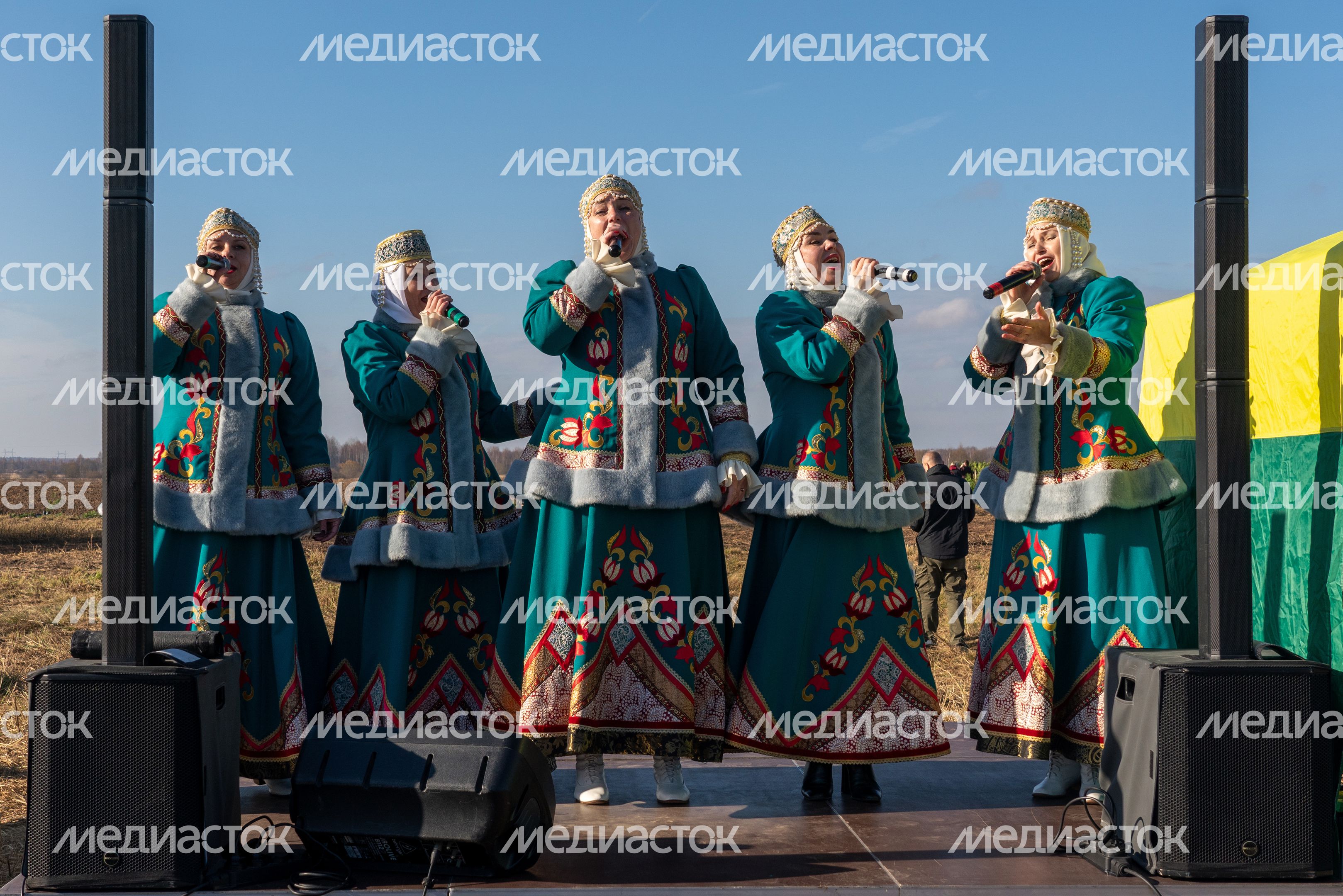 Концерт для участников экоакции в питомнике у деревни Клементьево Можайского округа Концерт для участников экоакции в питомнике у деревни Клементьево Можайского округа