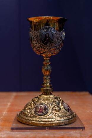 Экспозиция "Реликвии и сокровища Троице-Сергиевой Лавры XVIII-XIX"