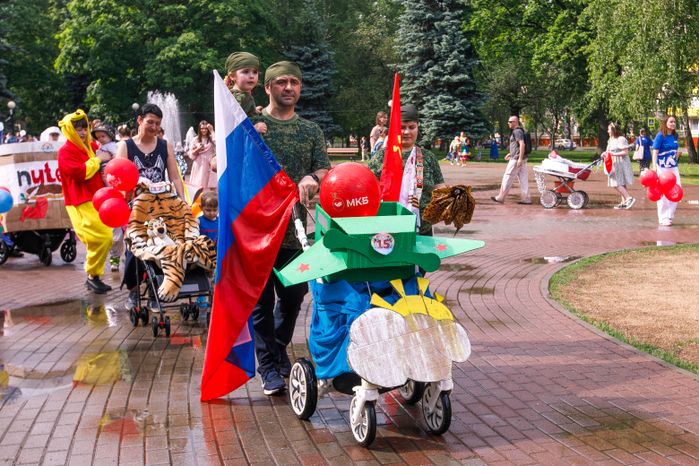 Парад колясок в сквере "Юбилейный" в Химках