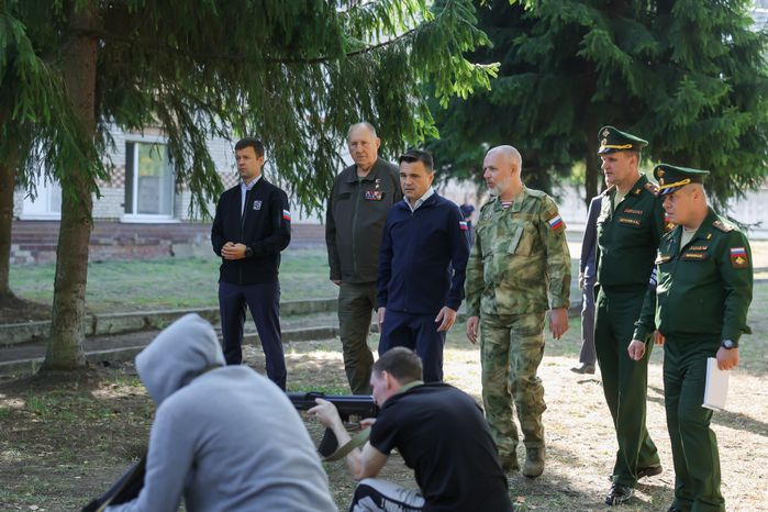 Андрей Воробьев проверил работу пункта отбора на военную службу по контракту в Балашихе