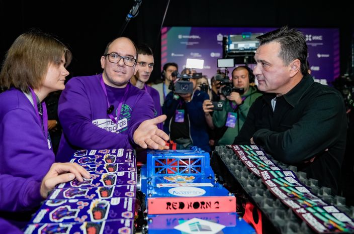 Андрей Воробьев дал старт финалу  международного чемпионата «Битва роботов»