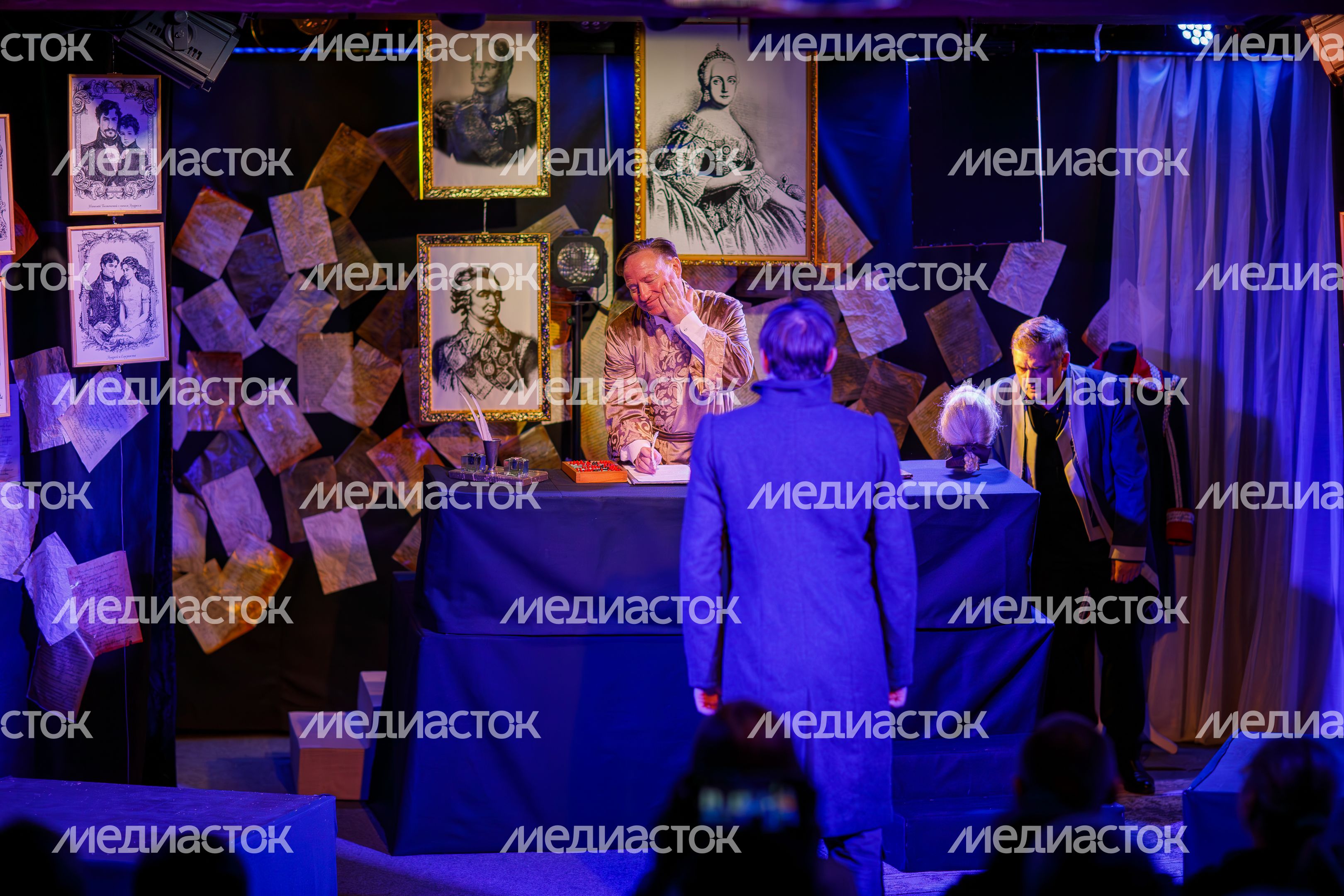 Спектакль «Князь» на сцене театра «Камерная сцена» в Лобне открыл театральный фестиваль «Русская классика» Спектакль «Князь» на сцене театра «Камерная сцена» в Лобне открыл театральный фестиваль «Русская классика»