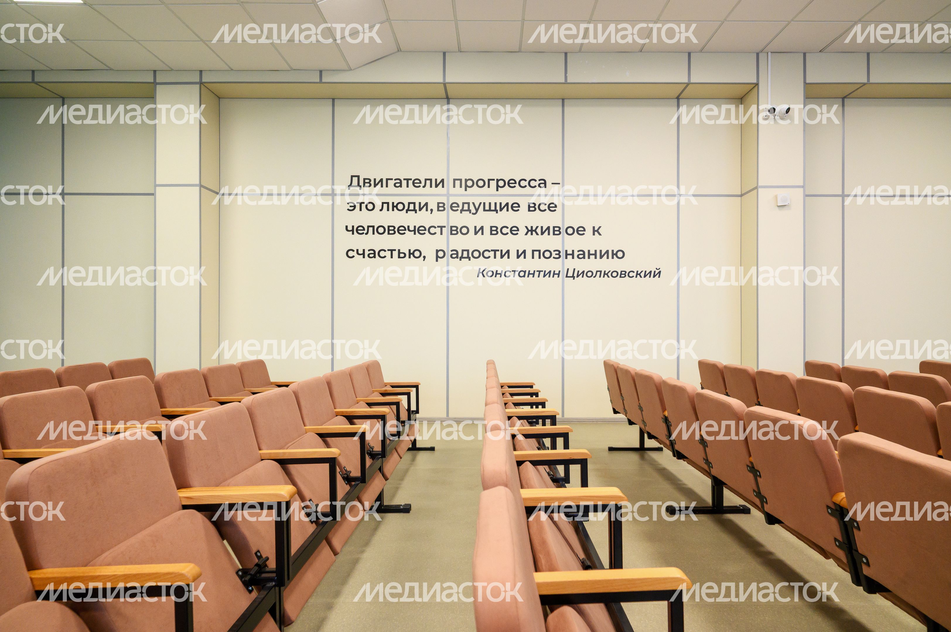 Актовый зал Домодедовского лицея №3 после капитального ремонта Актовый зал Домодедовского лицея №3 после капитального ремонта