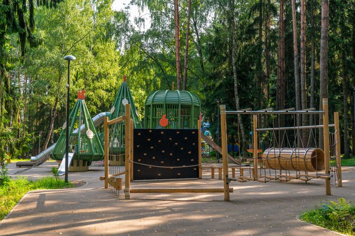 Детская площадка в парке культуры и отдыха «Елочки» в Домодедово