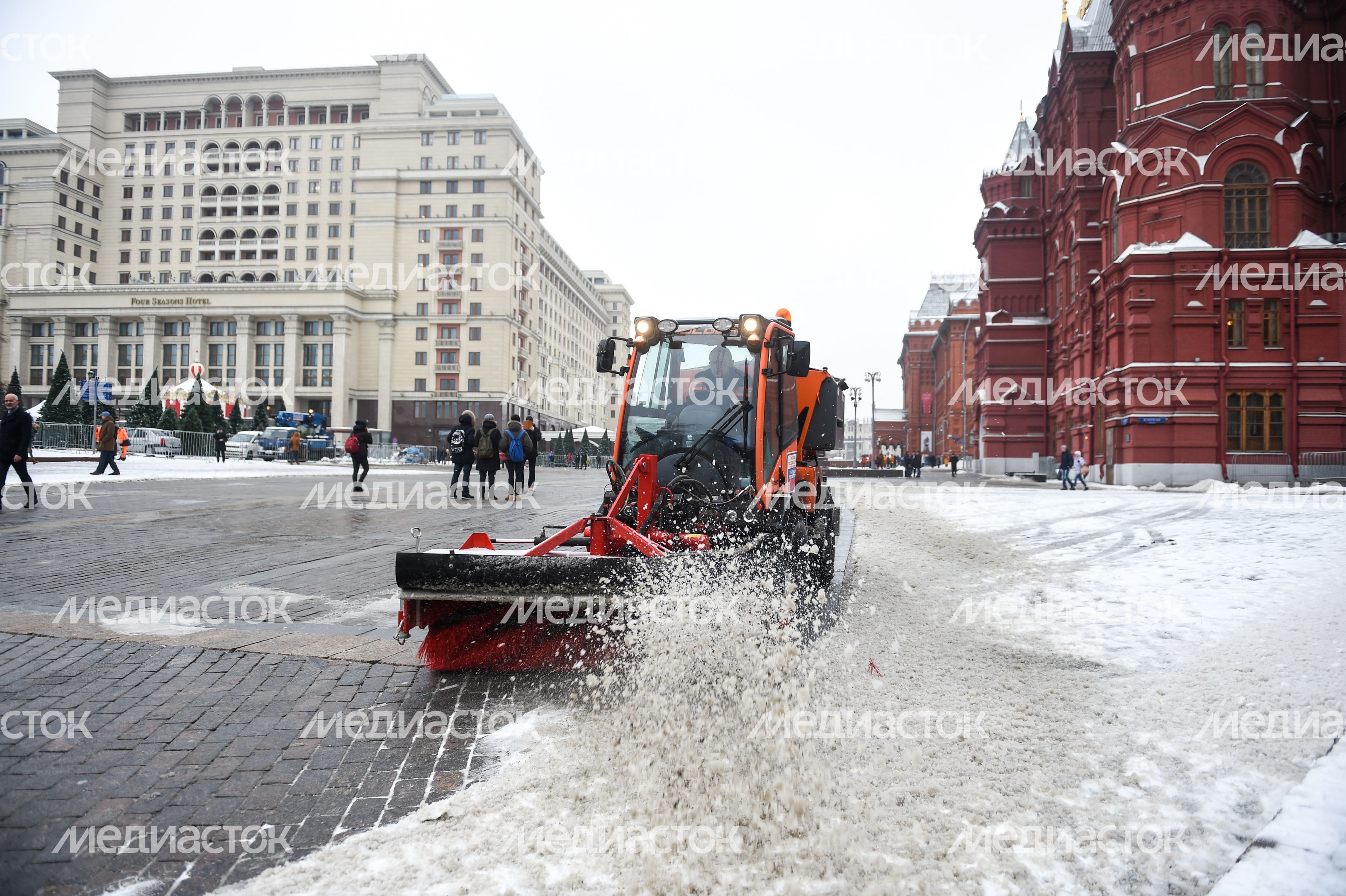 Последстивя сильного снегопада в Москве