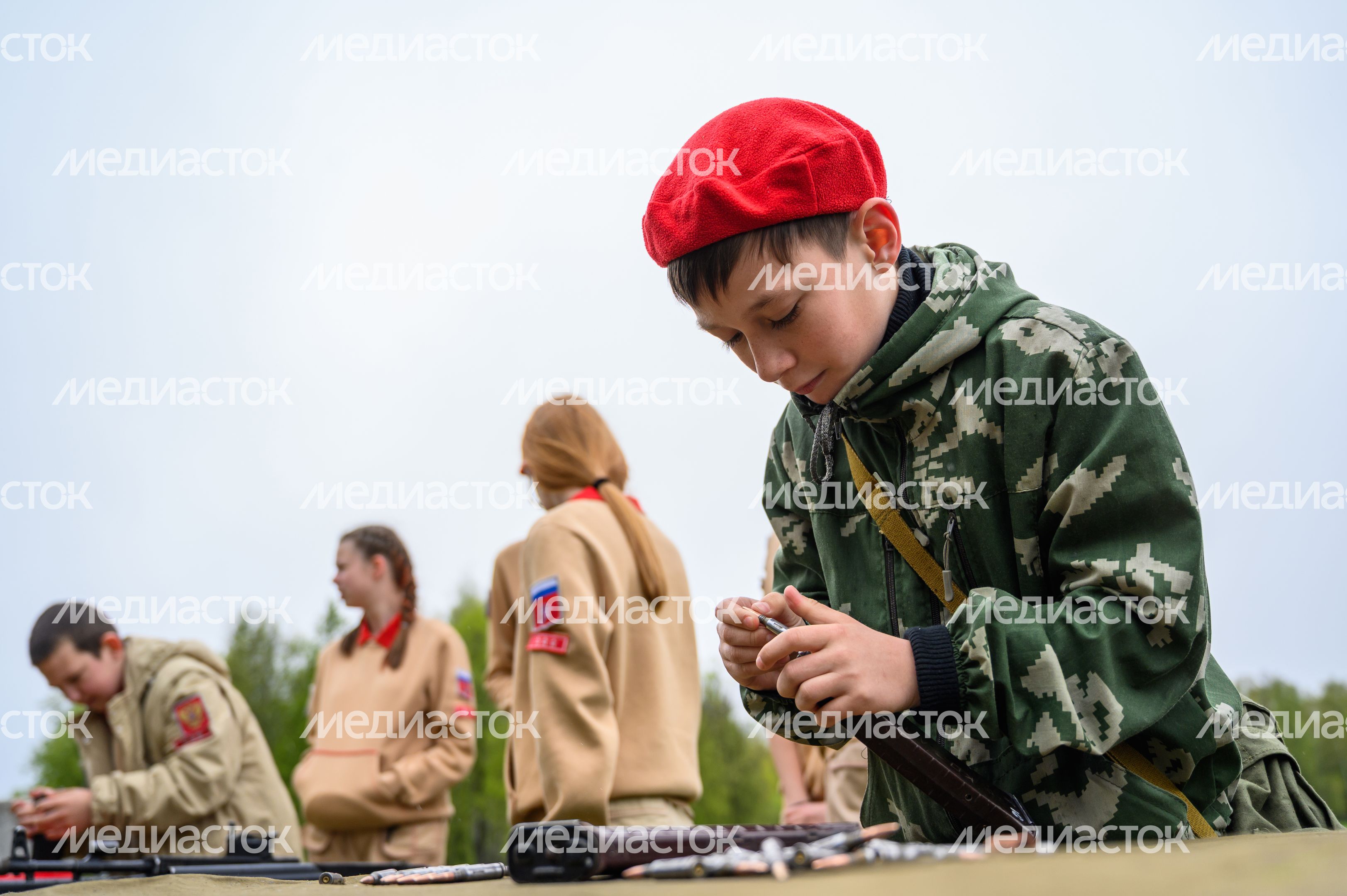 Военно-патриотическая игра «Юнармия, вперед!», посвященная Дню Победы, в Горках Ленинских Военно-патриотическая игра «Юнармия, вперед!», посвященная Дню Победы, в Горках Ленинских