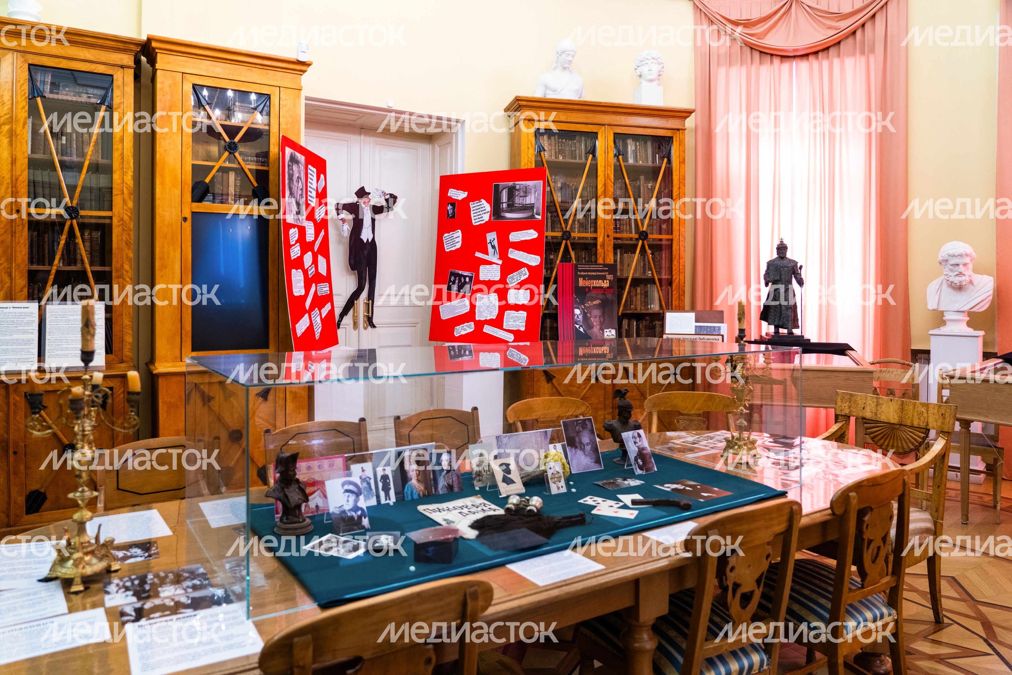 Выставка «Театр Мейерхольда и «Пиковая дама» в музее-заповеднике А.С. Пушкина Одинцовского округа Выставка «Театр Мейерхольда и «Пиковая дама» в музее-заповеднике А.С. Пушкина Одинцовского округа