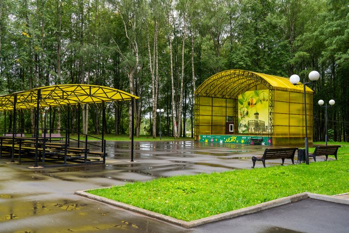 Сцена в парке культуры и отдыха Волоколамска