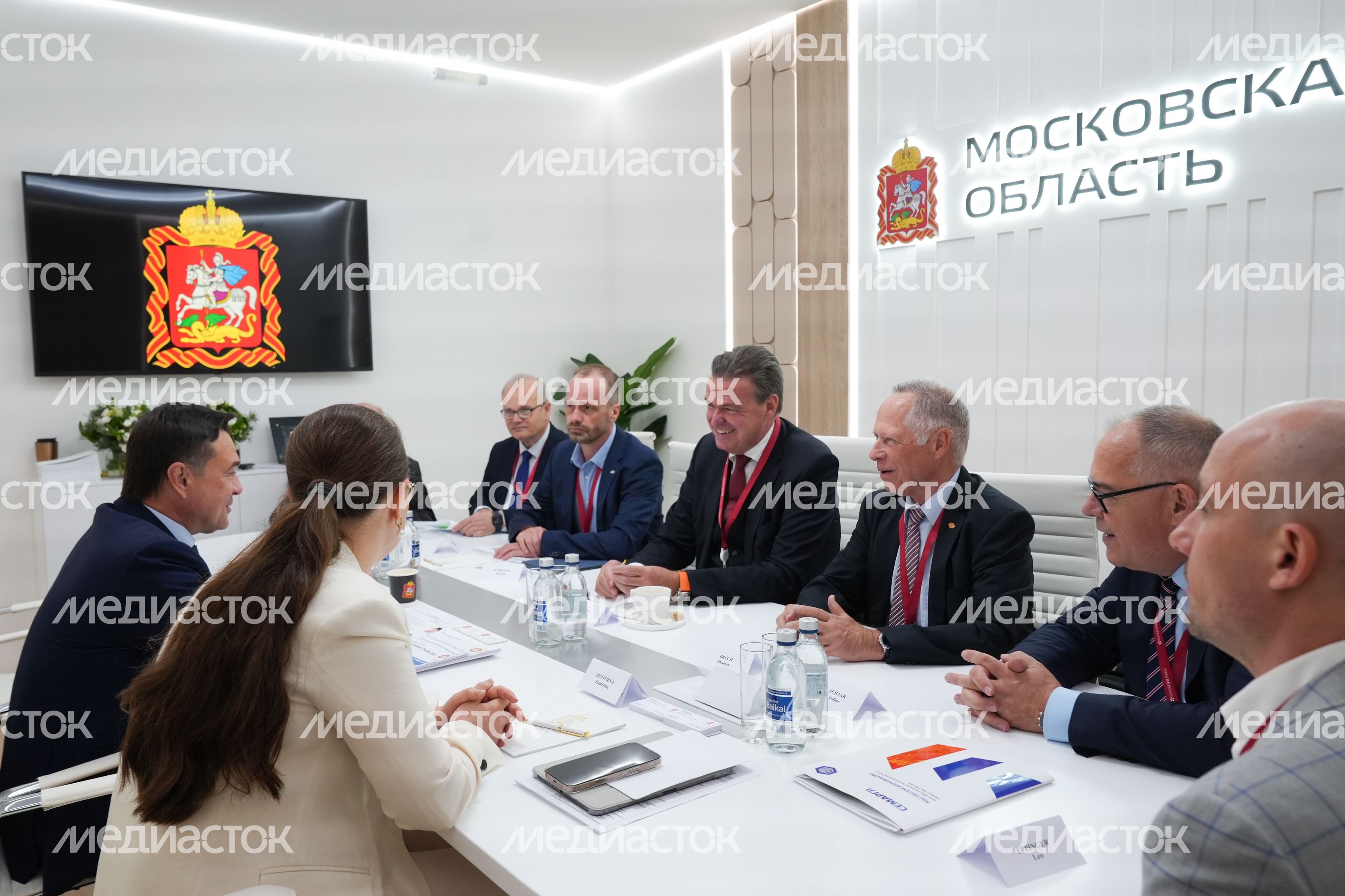 Андрей Воробьев на ПМЭФ обсудил с российско-германской внешнеторговой палатой развитие бизнеса в Подмосковье Андрей Воробьев на ПМЭФ обсудил с российско-германской внешнеторговой палатой развитие бизнеса в Подмосковье
