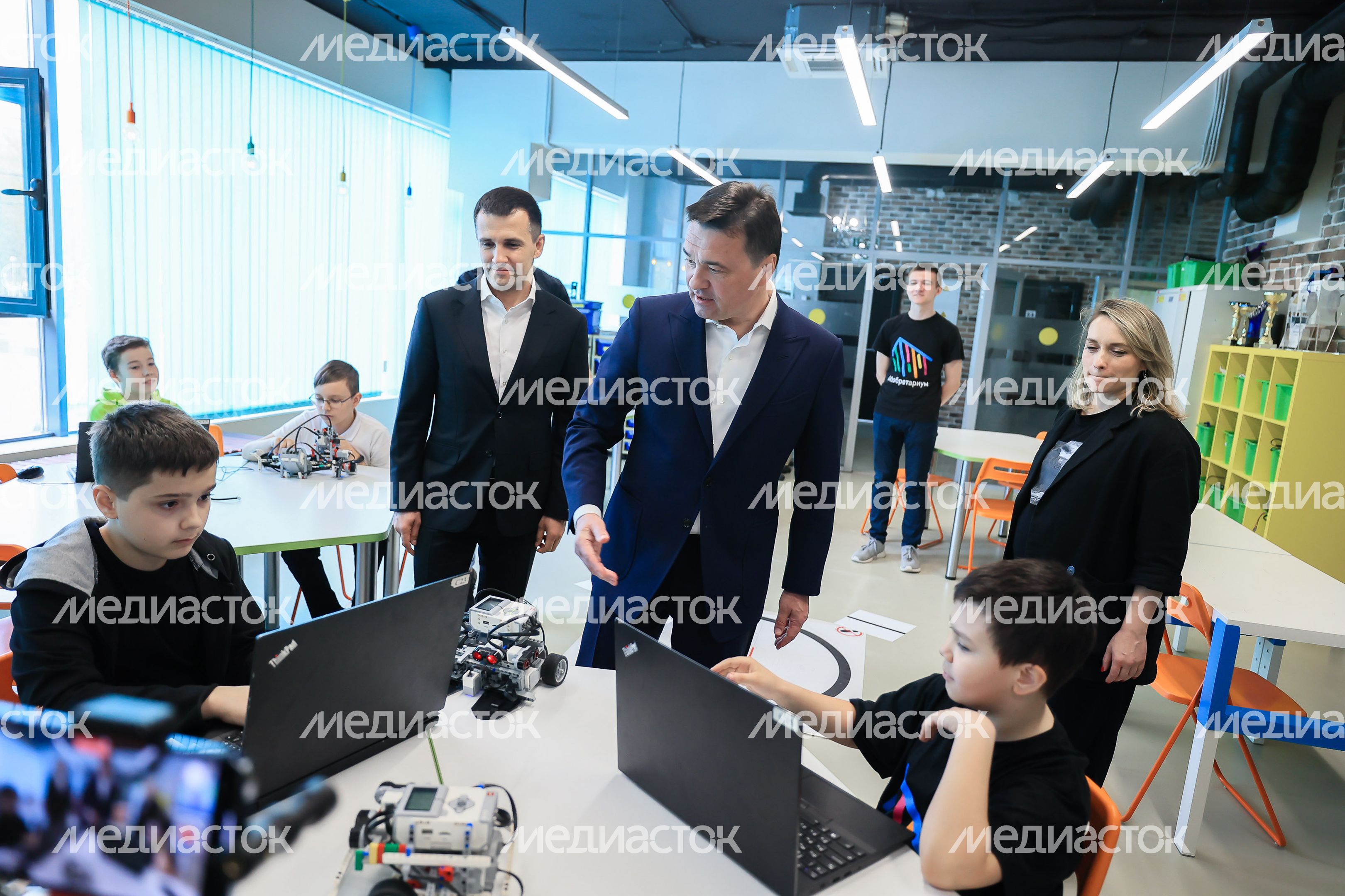 Представление учащимися «Изобретариума» своих разработок Губернатору Подмосковья