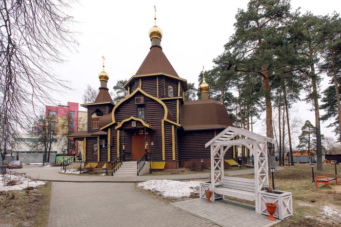 Деревянная церковь Троицы Живоначальной в рабочем поселке Октябрьский в округе Люберцы