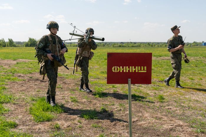 Военно-техническая игра "Арт-дуэль-2024" на аэродроме Волосово