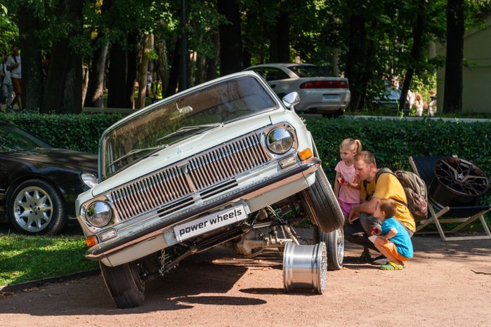 Автофестиваль в усадьбе Архангельское