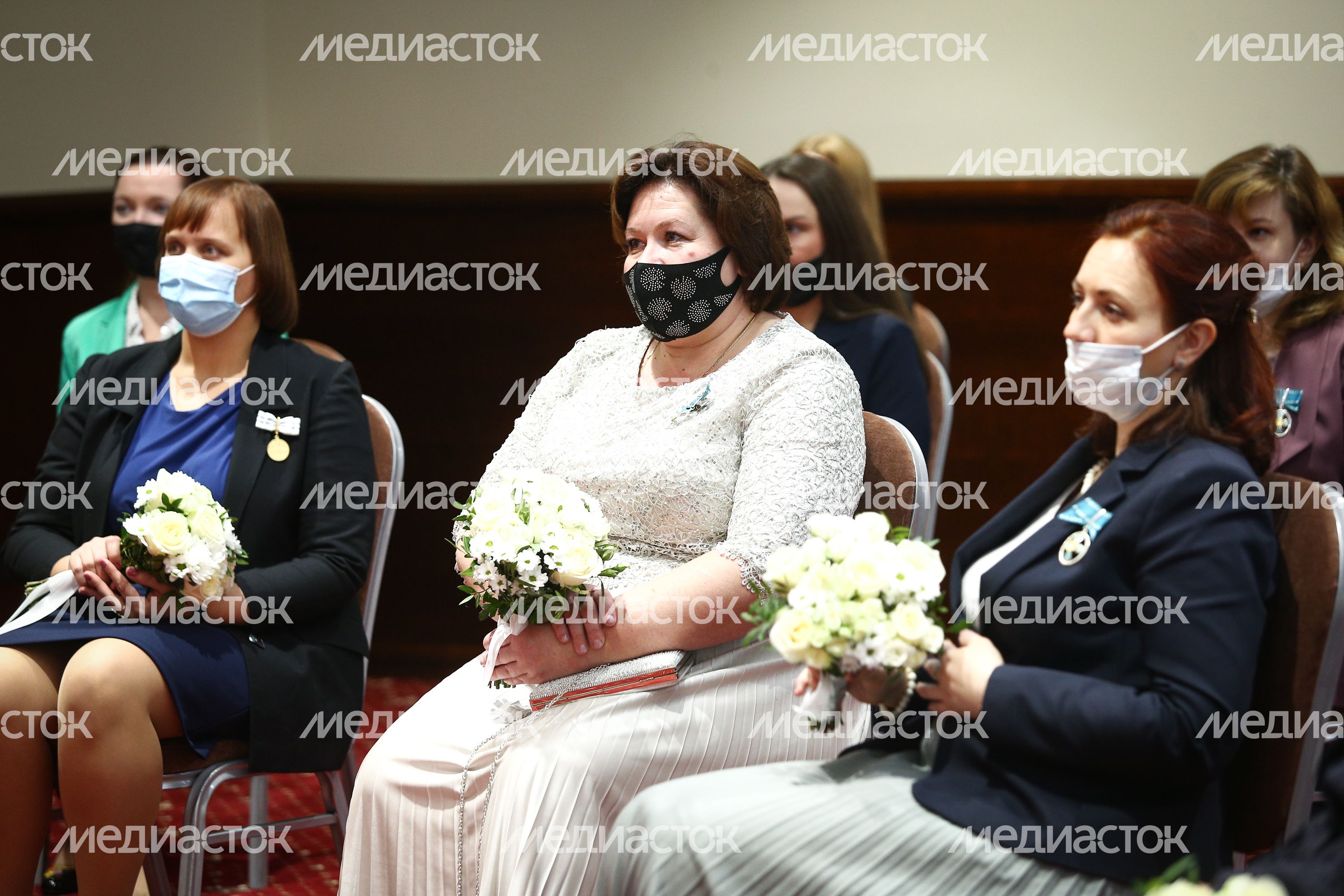 Поздравление Губернатором Московской области женщин Подмосковья с Днем матери