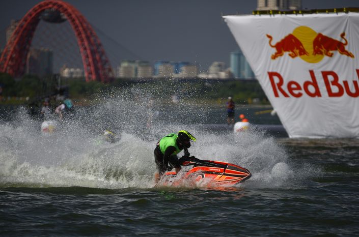 Фестиваль самодельных летательных аппаратов Red Bull Flugtag 2015
