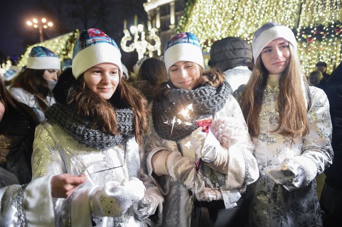 Парад Снегурочек в Москве