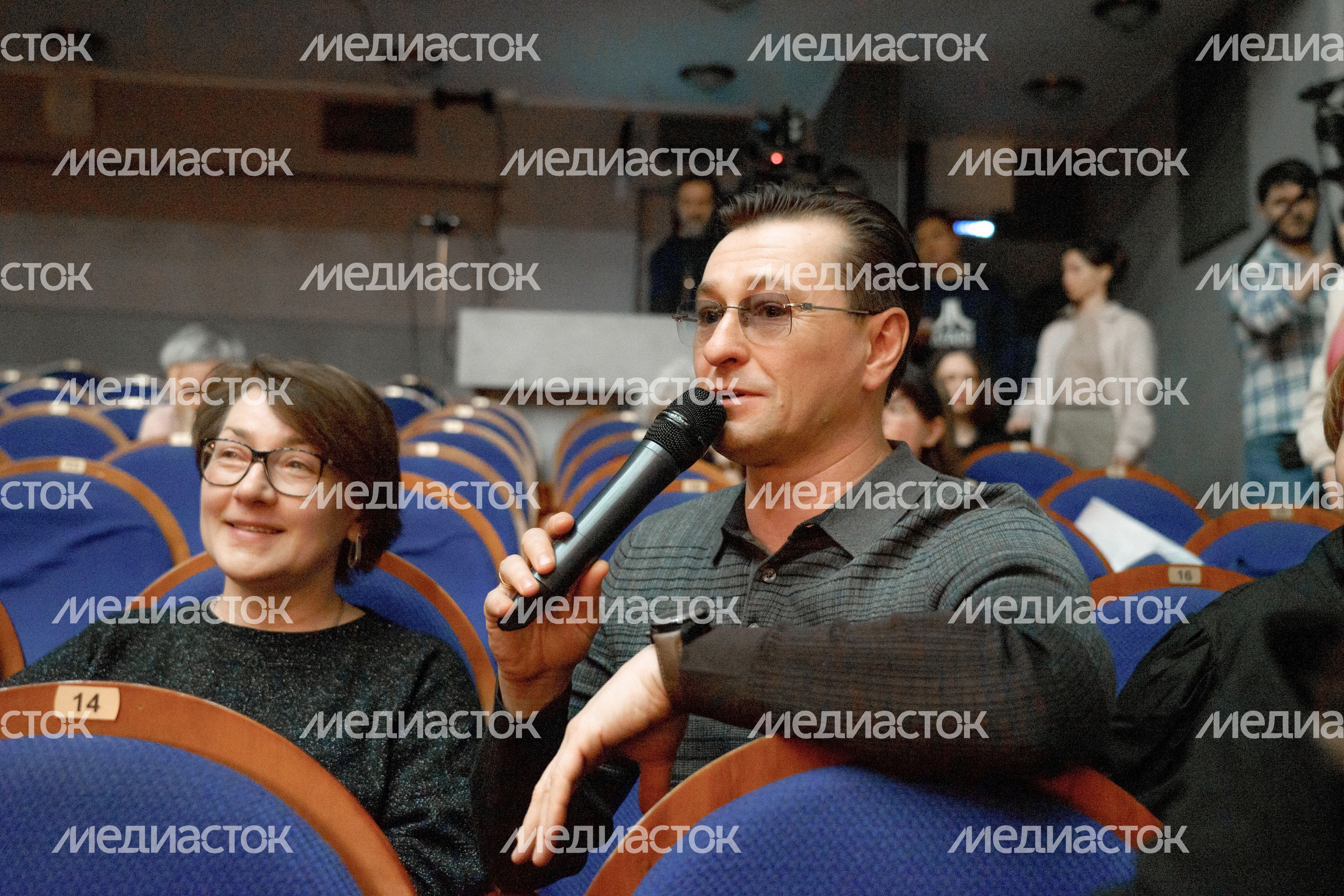 Репетиция инклюзивного спектакля «Голубое и зеленое» в Московском Губернском театре