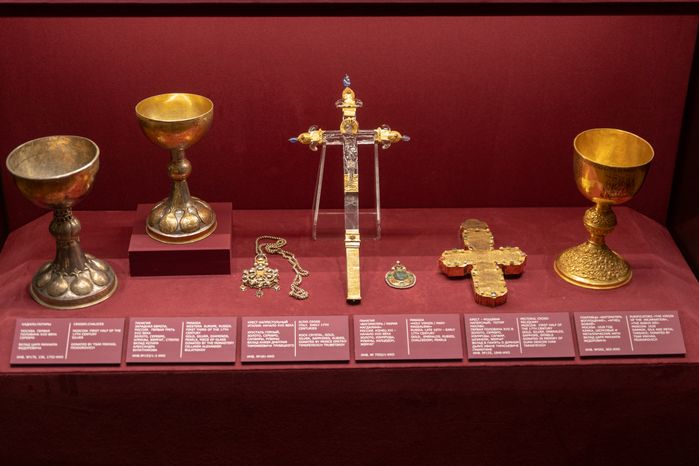 Ризница. Экспозиция Реликвия и сокровища Троице-Сергиева монастыря XI-XVII веков
