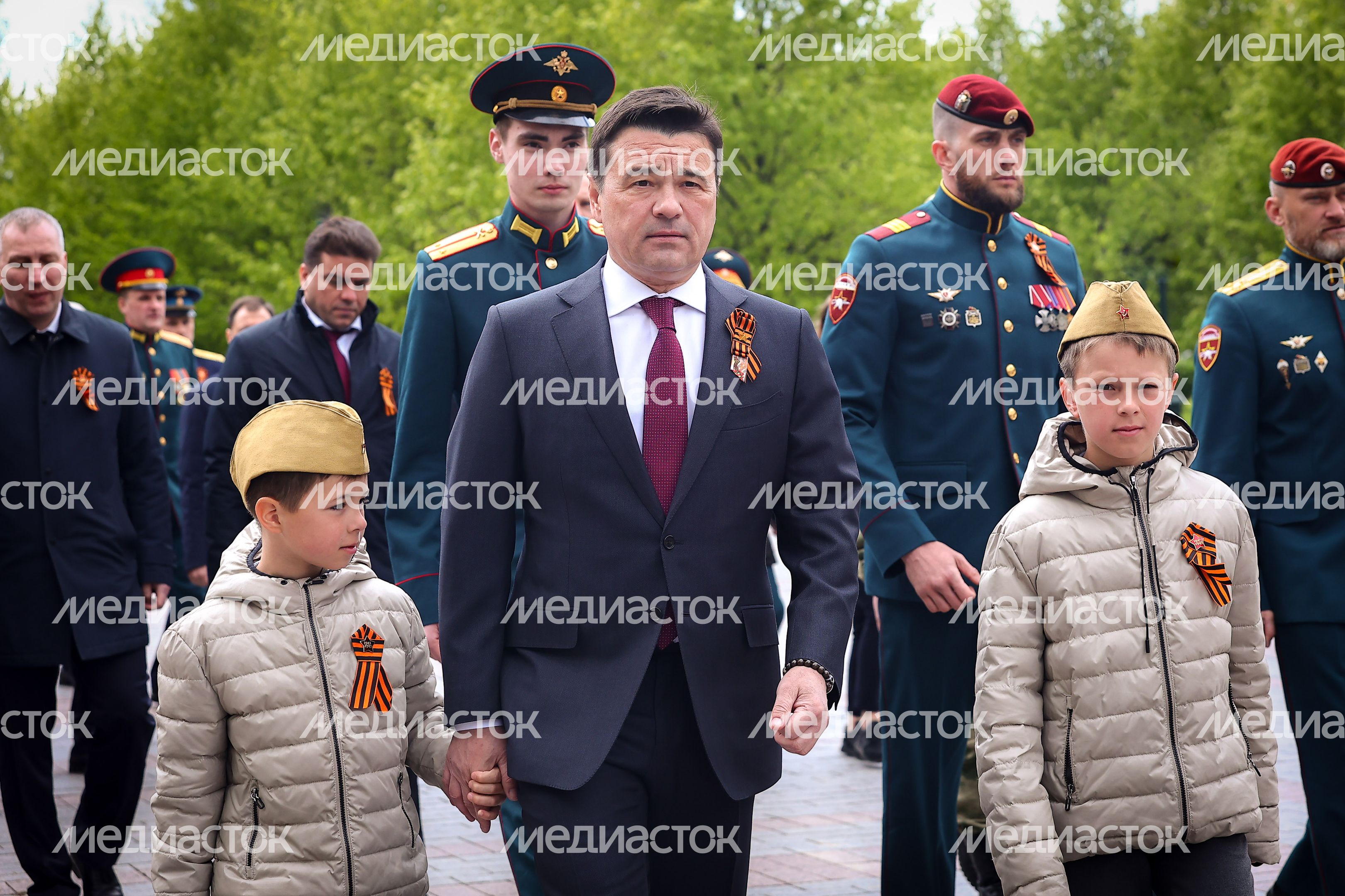 Возложение губернатором венка к Могиле Неизвестного Солдата