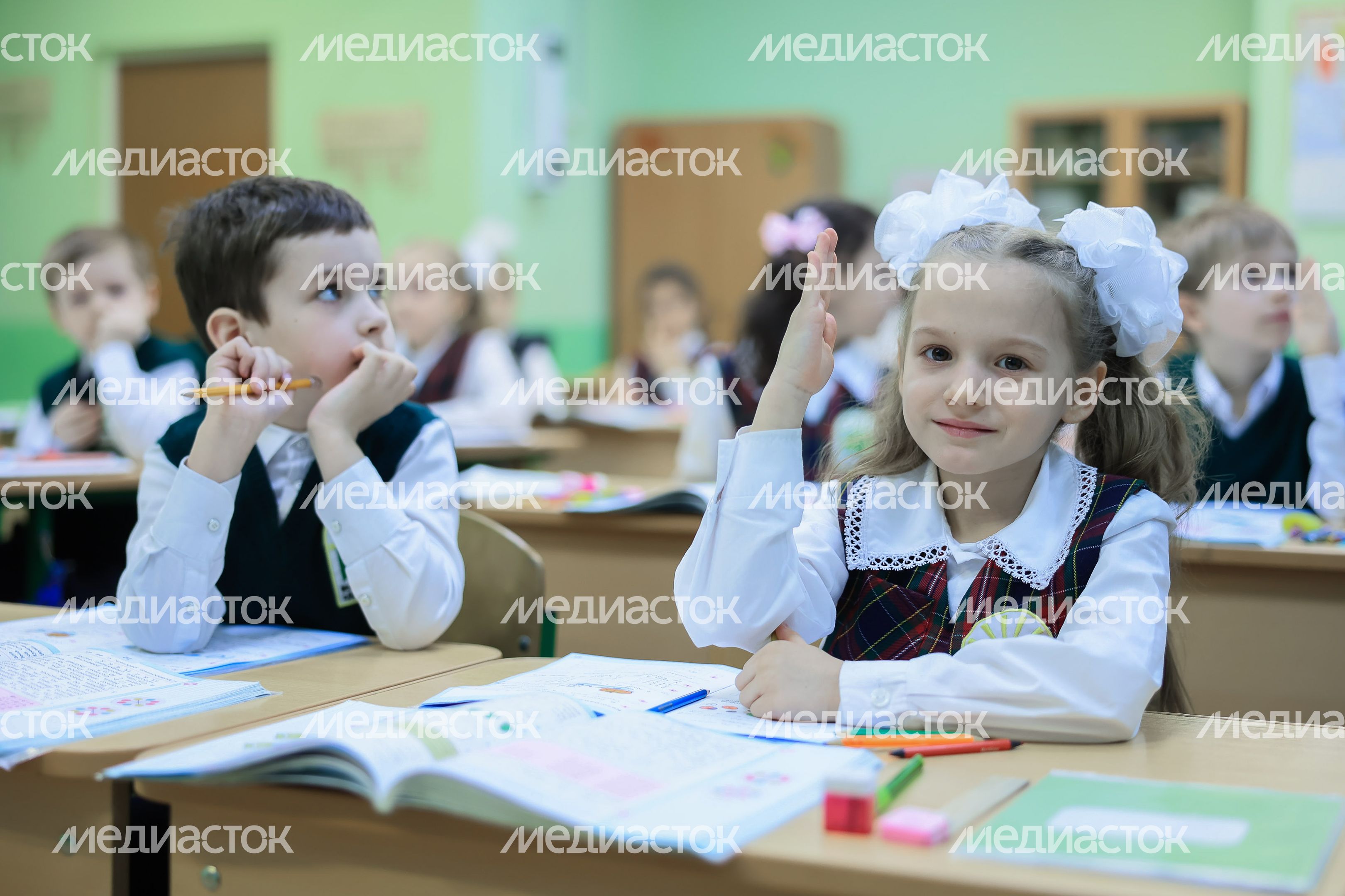 Проверка хода строительства пристройки к школе №14 в Долгопрудном Губернатором Подмосковья