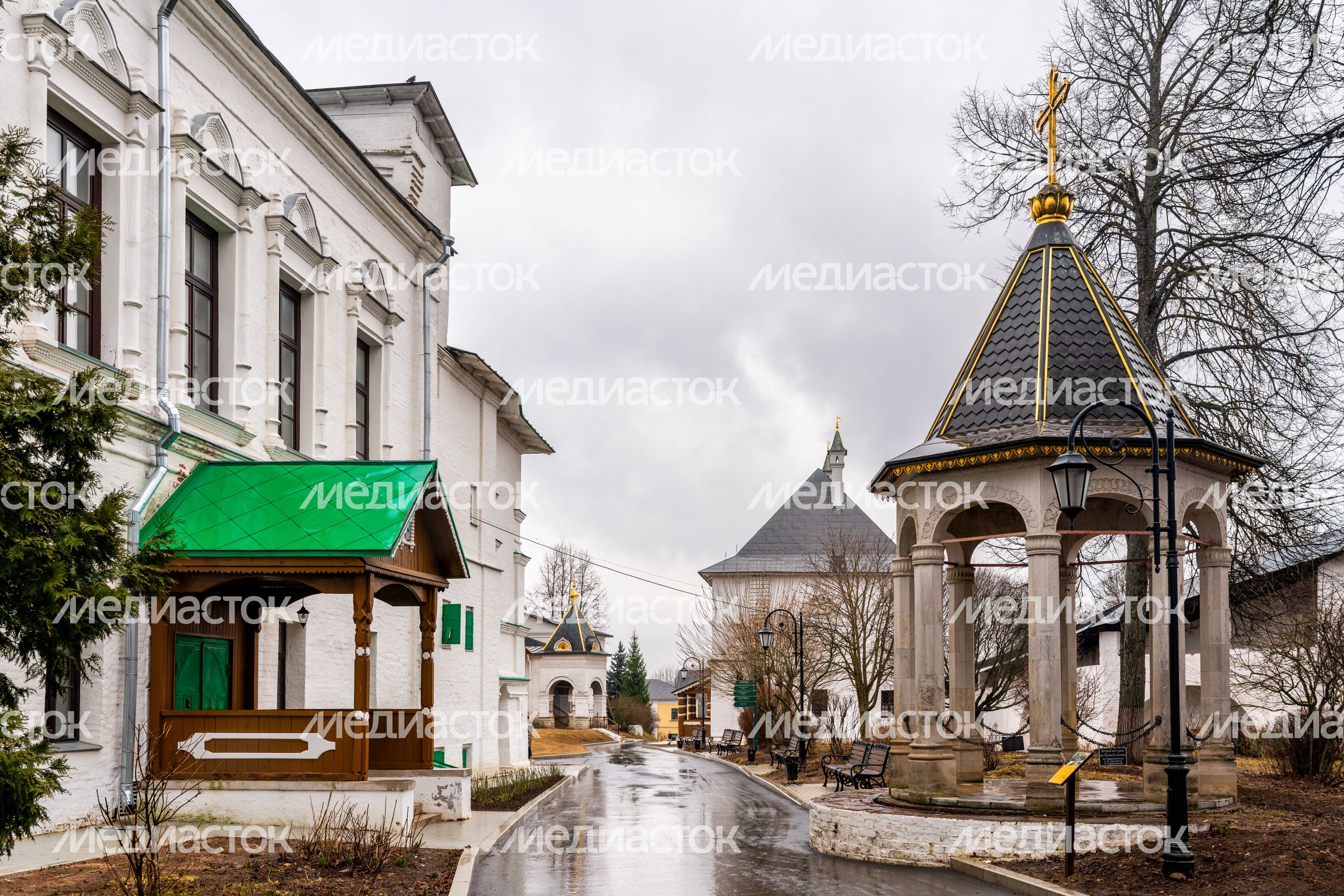 Выставка «ТОП 100+5» в Царицыных палатах Саввино-Сторожевского монастыря в Звенигороде Выставка «ТОП 100+5» в Царицыных палатах Саввино-Сторожевского монастыря в Звенигороде