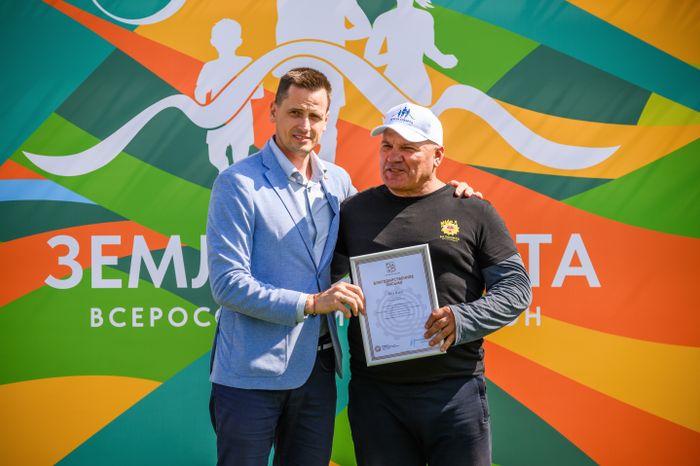 Благодарственное Письмо спортсмену Олегу Русу вручил Никита Тарасевич